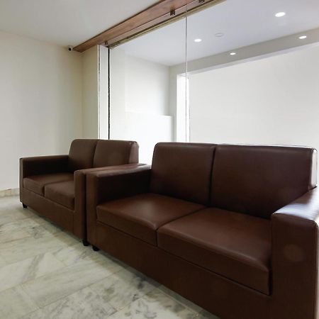 Capital O Sri Suprabhat Grand Near Kachiguda Railway Station Haïdarabad Extérieur photo