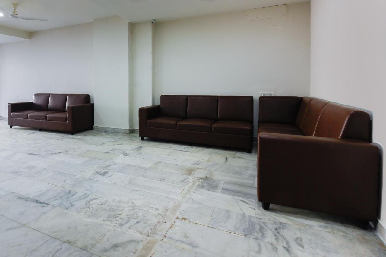 Capital O Sri Suprabhat Grand Near Kachiguda Railway Station Haïdarabad Extérieur photo