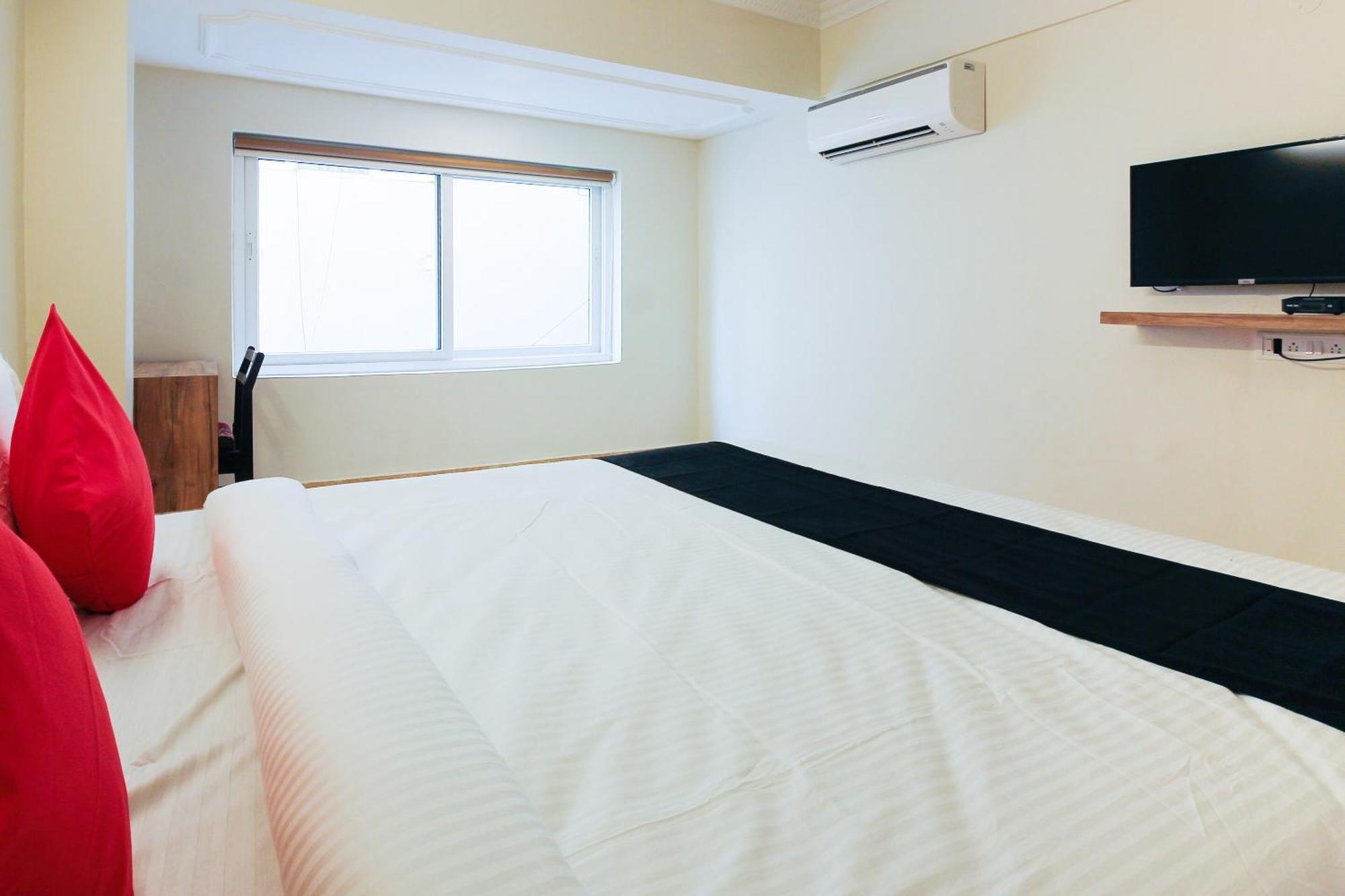 Capital O Sri Suprabhat Grand Near Kachiguda Railway Station Haïdarabad Extérieur photo