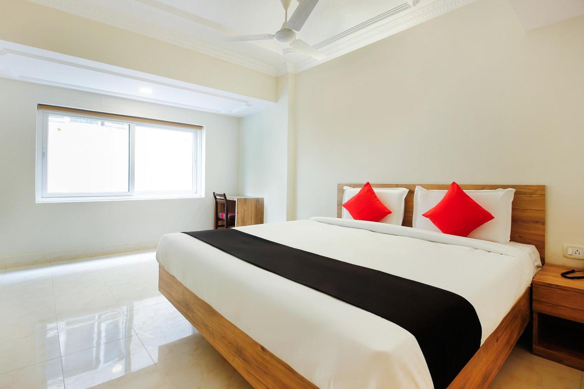 Capital O Sri Suprabhat Grand Near Kachiguda Railway Station Haïdarabad Extérieur photo