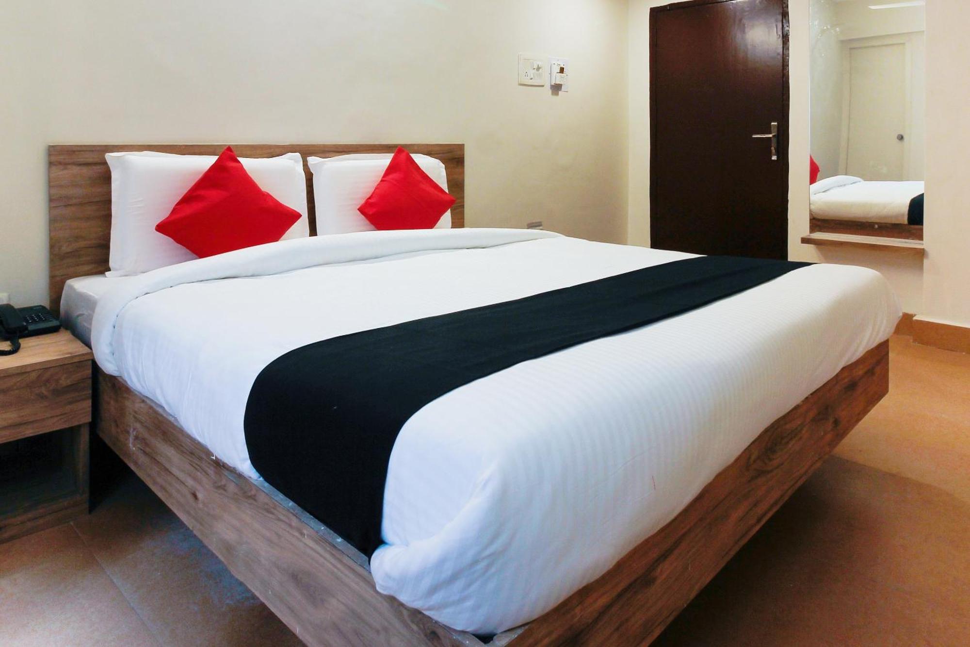 Capital O Sri Suprabhat Grand Near Kachiguda Railway Station Haïdarabad Extérieur photo