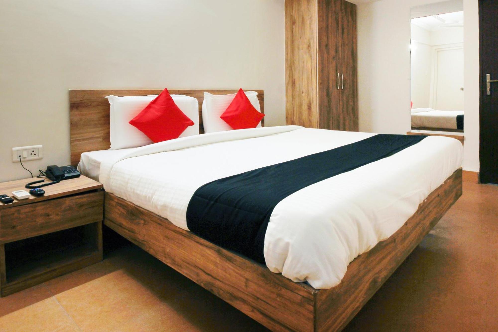 Capital O Sri Suprabhat Grand Near Kachiguda Railway Station Haïdarabad Extérieur photo