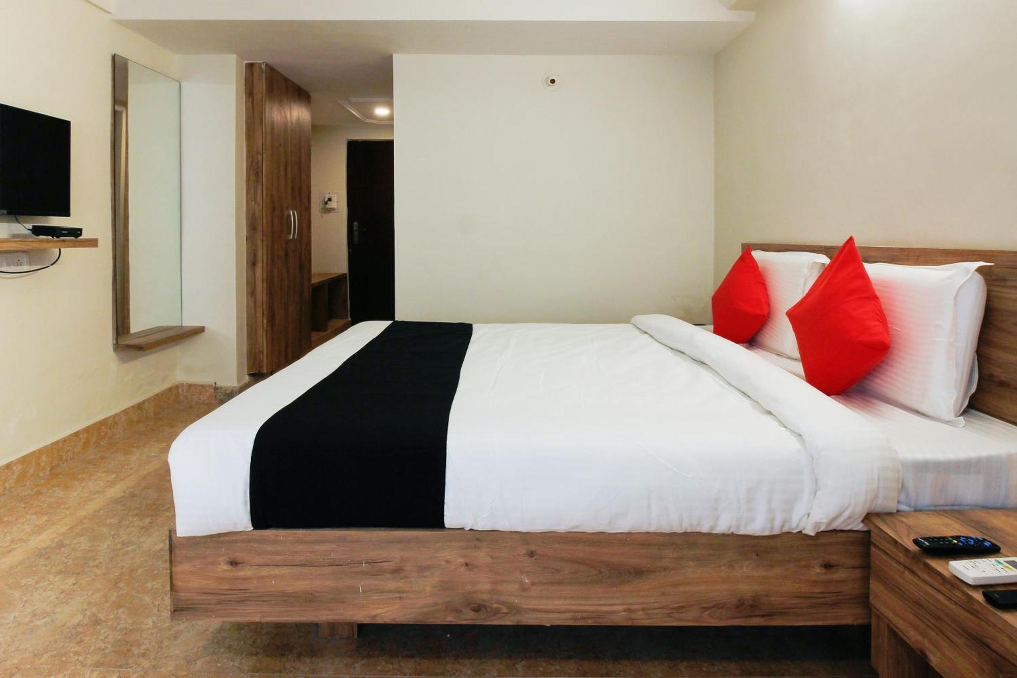 Capital O Sri Suprabhat Grand Near Kachiguda Railway Station Haïdarabad Extérieur photo