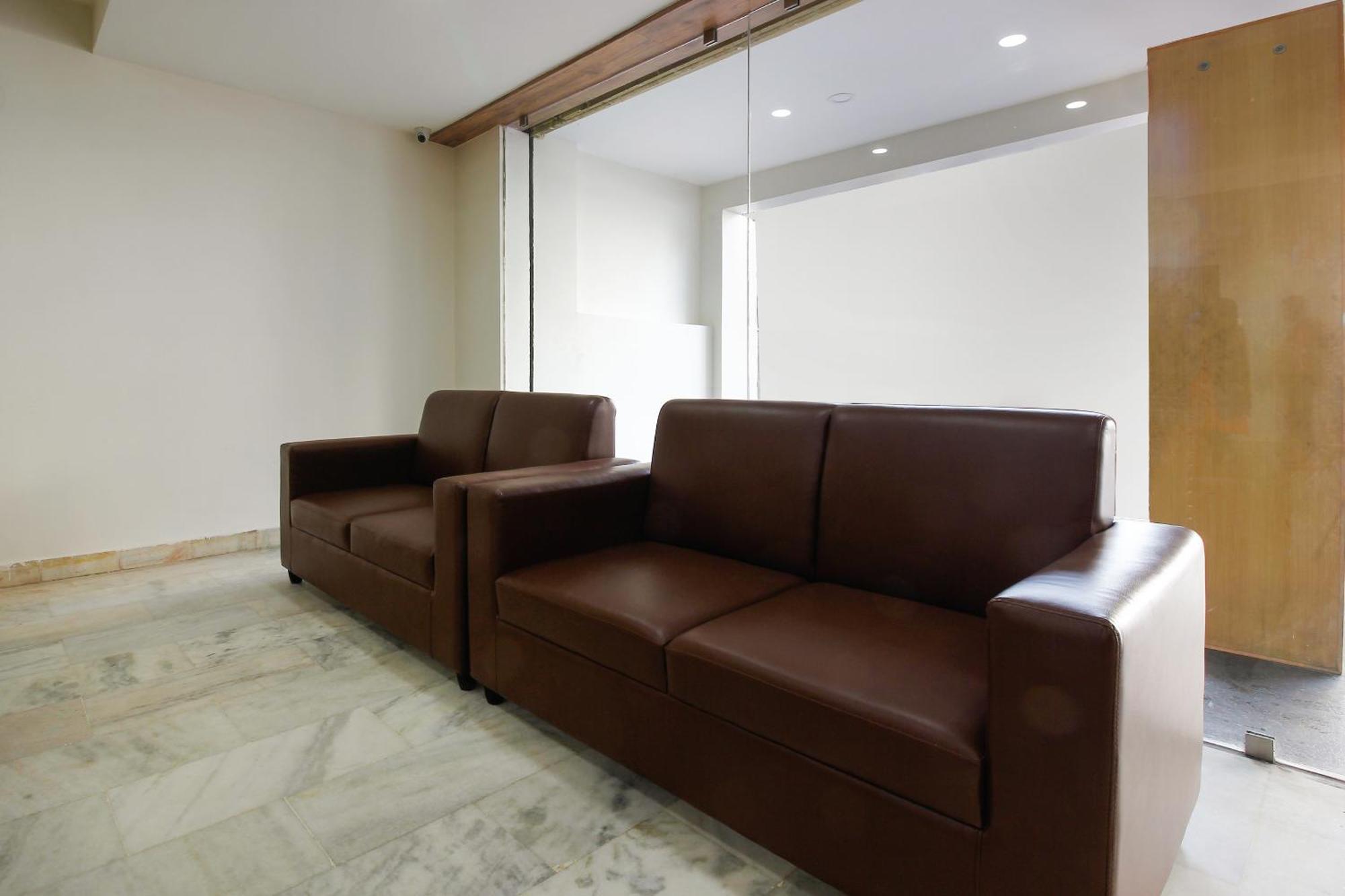 Capital O Sri Suprabhat Grand Near Kachiguda Railway Station Haïdarabad Extérieur photo