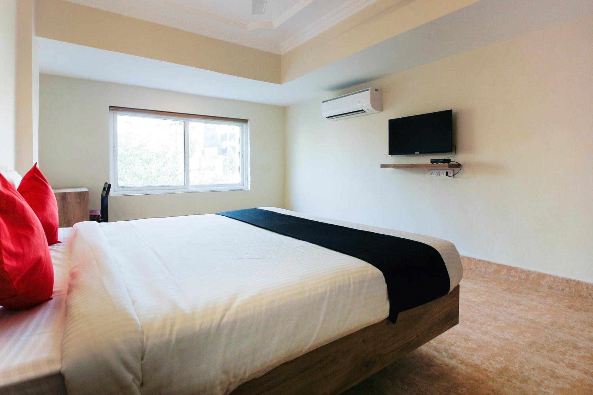 Capital O Sri Suprabhat Grand Near Kachiguda Railway Station Haïdarabad Extérieur photo