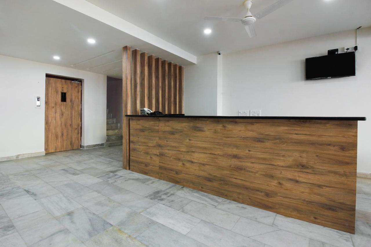 Capital O Sri Suprabhat Grand Near Kachiguda Railway Station Haïdarabad Extérieur photo