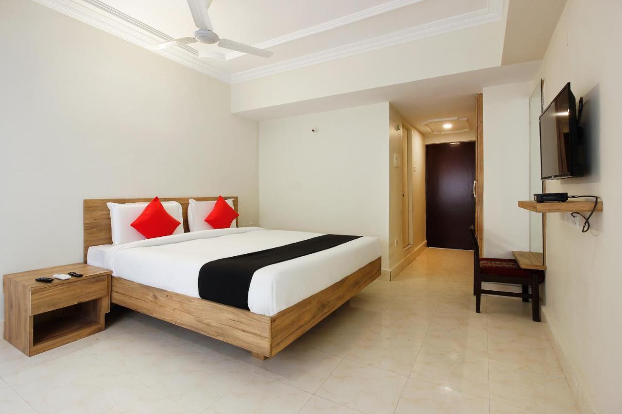 Capital O Sri Suprabhat Grand Near Kachiguda Railway Station Haïdarabad Extérieur photo